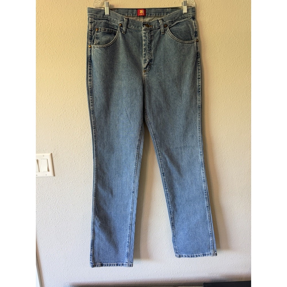 Wrangler Men's Slim Fit 36MWZ Size 35X34 Medium Wash Classic Cotton. Denim